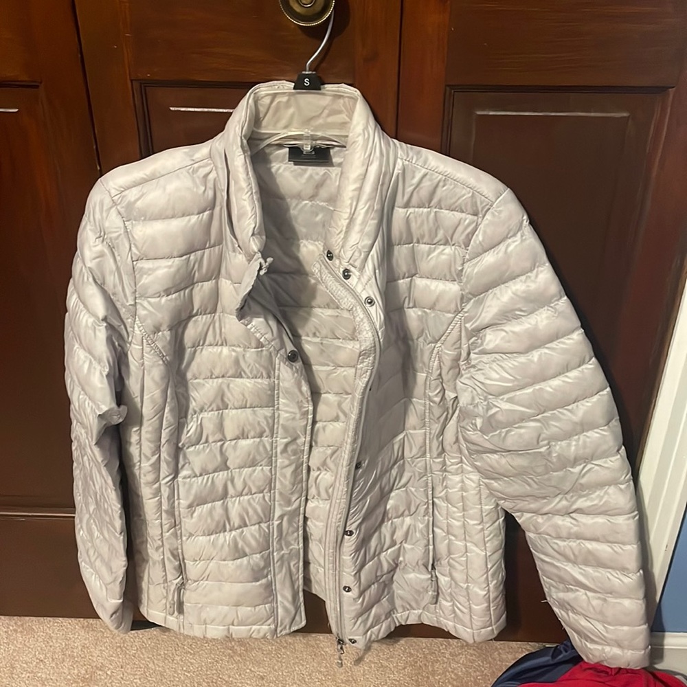Women’s light weight puffer jacket